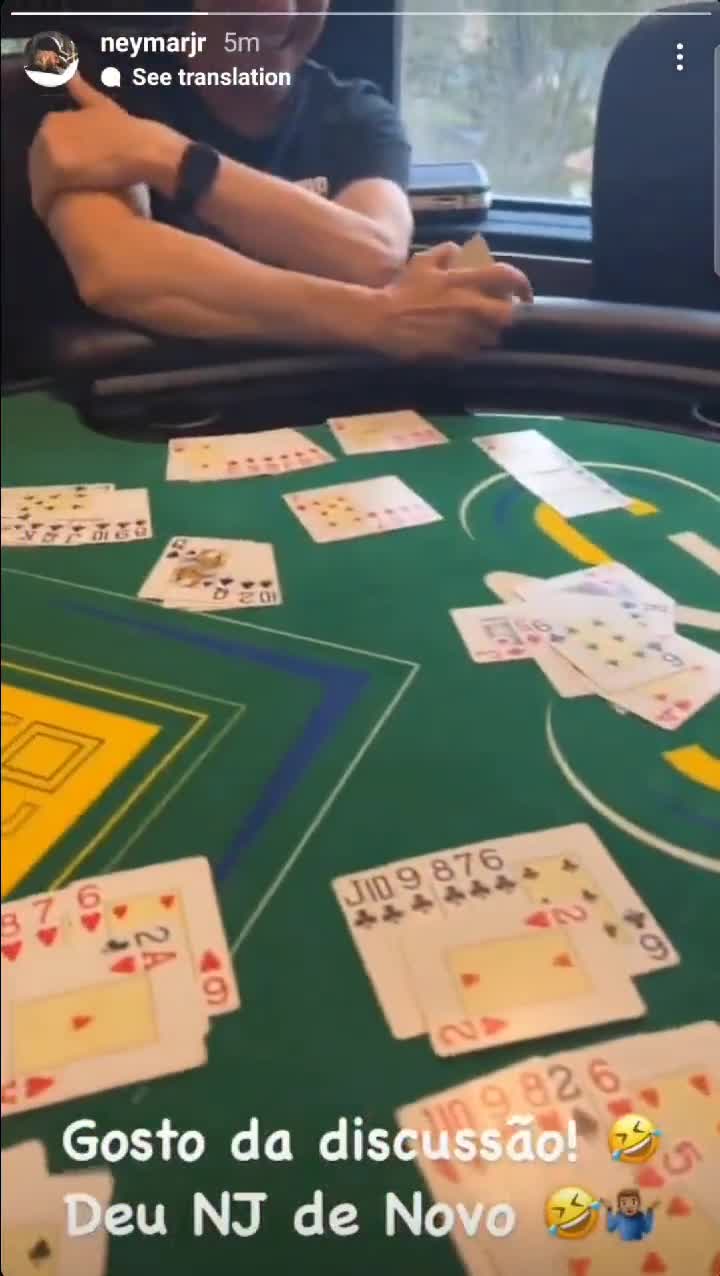 内马尔Ins发布视频与女友打扑克