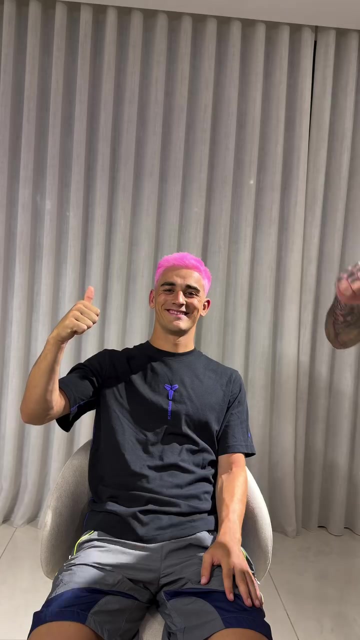 自己动手🤣理发师晒加维染粉发视频：加维亲自推头发💇‍♀️